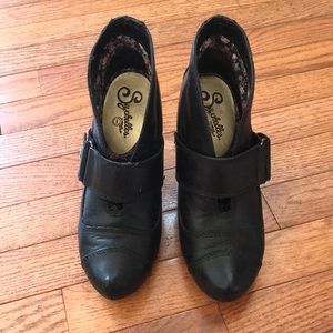 Seychelles black heeled booties